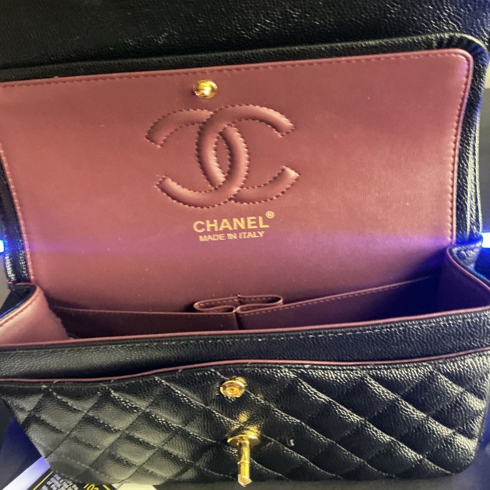 CHANEL Black Quilted Shoulder Bag with Gold Hardware - Picture 4 of 7